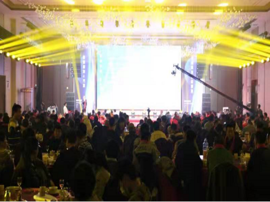 热烈祝贺龙雕40000w激光切割机全球首发