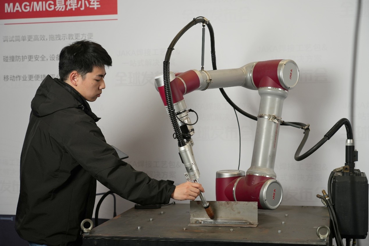 协作机器人头部厂商节卡机器人发布焊接工艺包 一站式九游官网首页进入的解决方案 “0”门槛实现焊接自动化