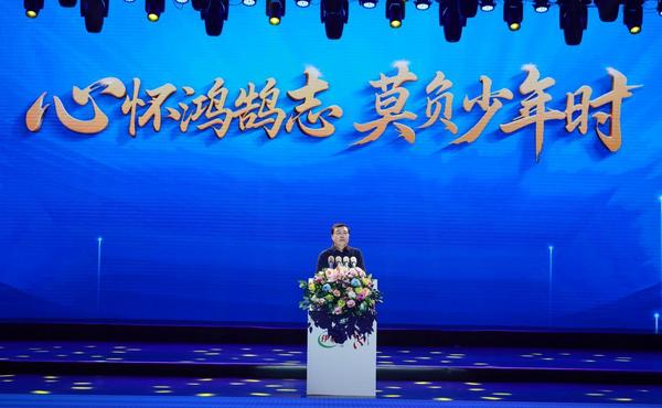 心怀鸿鹄志，莫负少年时！伊利董事长潘刚勉励新员工：在创新中持续进化在进化