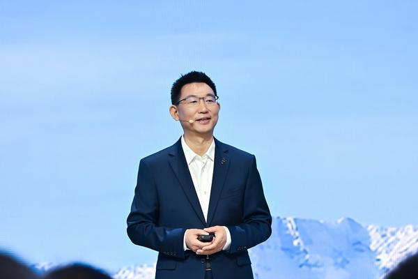 赛力斯何利扬：ai驱动魔方技术平台持续演进引领高端出行