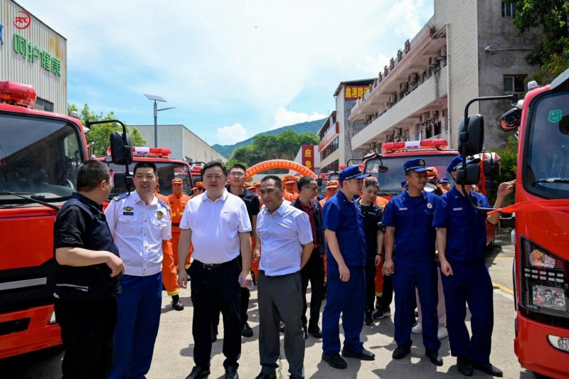 20台陕汽德龍轻卡交付龙岩应急局  品质动力链 安全防护筑牢救援防线