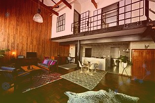 该功能使用airpodspro的波束成形麦克风来增加用户的通话音量